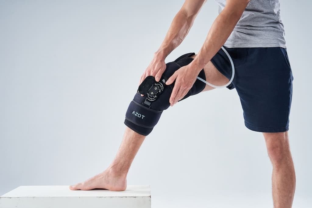 Cold Compression Knee with ROM Hinges view 3