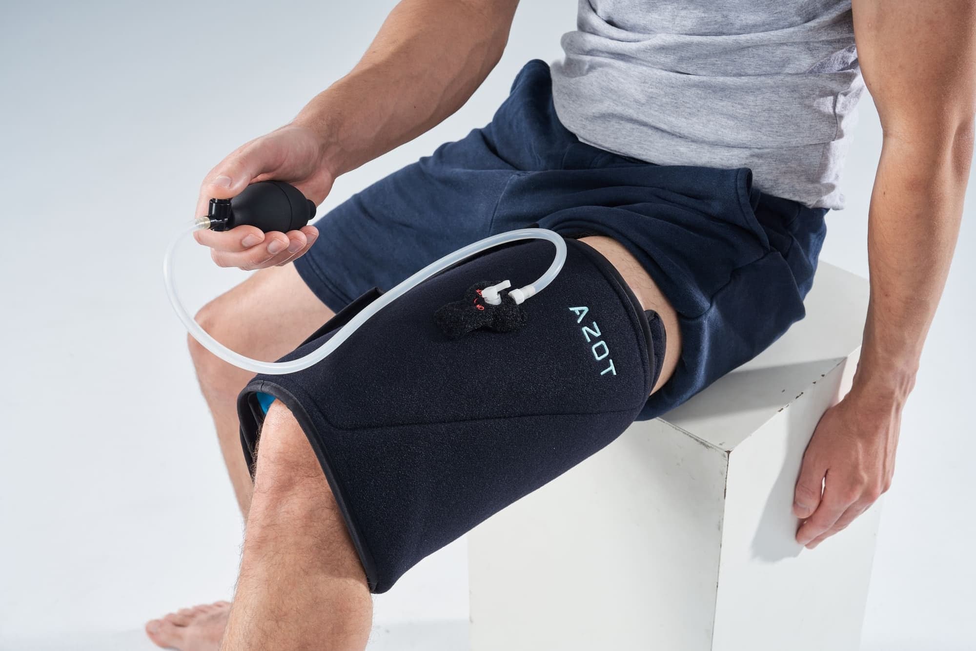 Cold Compression Thigh Wrap - Azot medical device image 1
