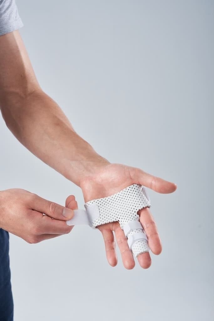 Thermoplastic Finger Splint (Tubular Shape) - Azot medical device image 2