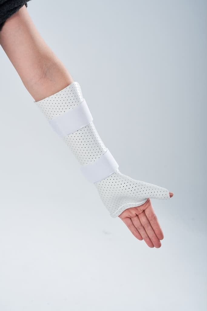 Thermoplastic Wrist & Thumb Spica Splint - Azot medical device image 1