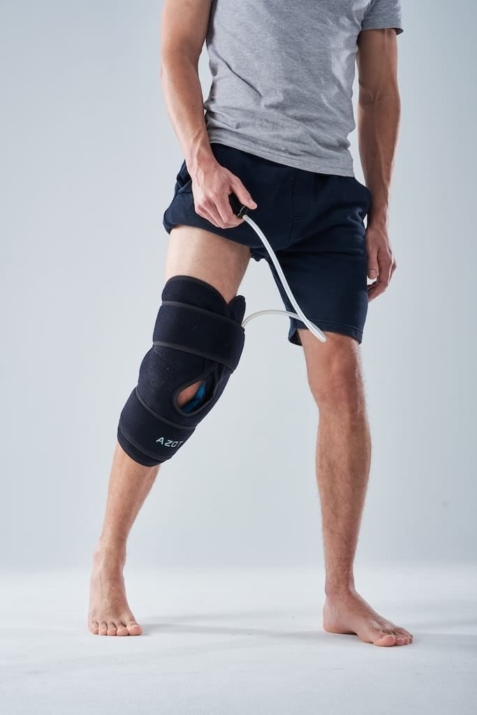 Knee Cold Compression Wrap - Azot medical cold compression therapy device